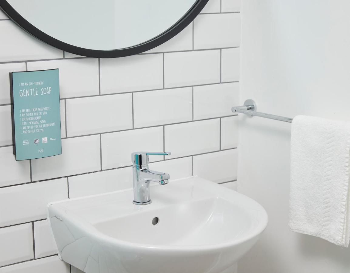 The Caledonian Hotel Leven  외부 사진