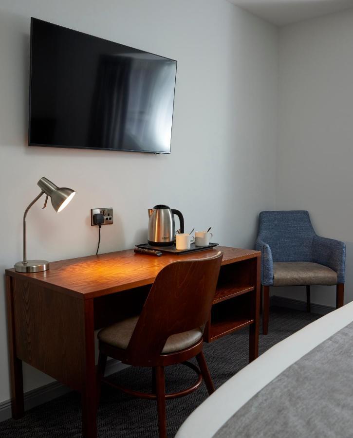 The Caledonian Hotel Leven  외부 사진